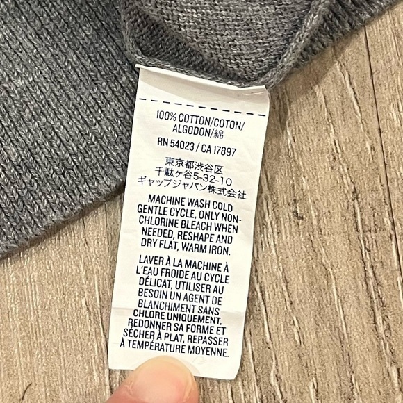 Old Navy Letter C Sweater Large Gray 100% Cotton Like New - Picture 7 of 12